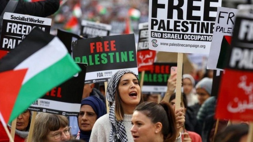 بريطانيا.. أكثر من 100 ألف يشاركون بمسيرة داعمة لفلسطين (صور)