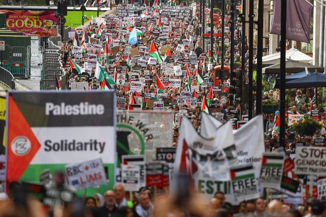 بريطانيا.. أكثر من 100 ألف يشاركون بمسيرة داعمة لفلسطين (صور)