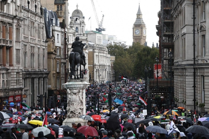 بريطانيا.. أكثر من 100 ألف يشاركون بمسيرة داعمة لفلسطين (صور)