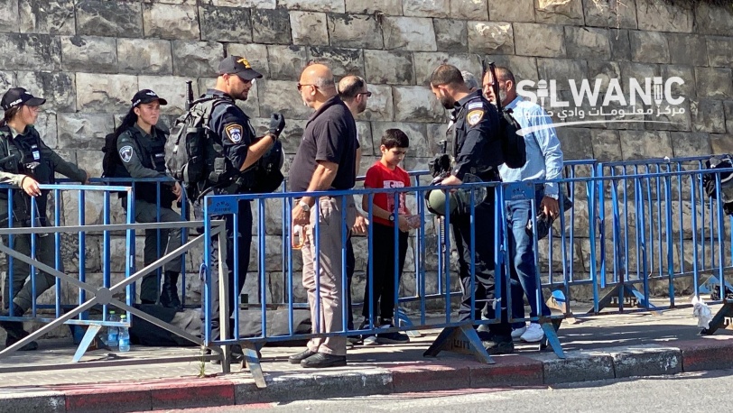 الاحتلال يقمع المصلين في حي وادي الجوز بالقدس