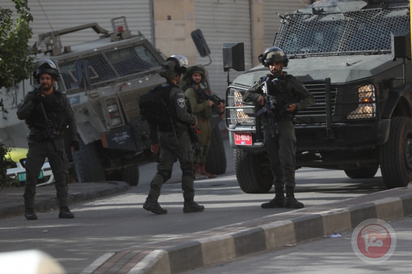 الاحتلال يعتقل 8 مواطنين من عائلة القواسمة في الخليل