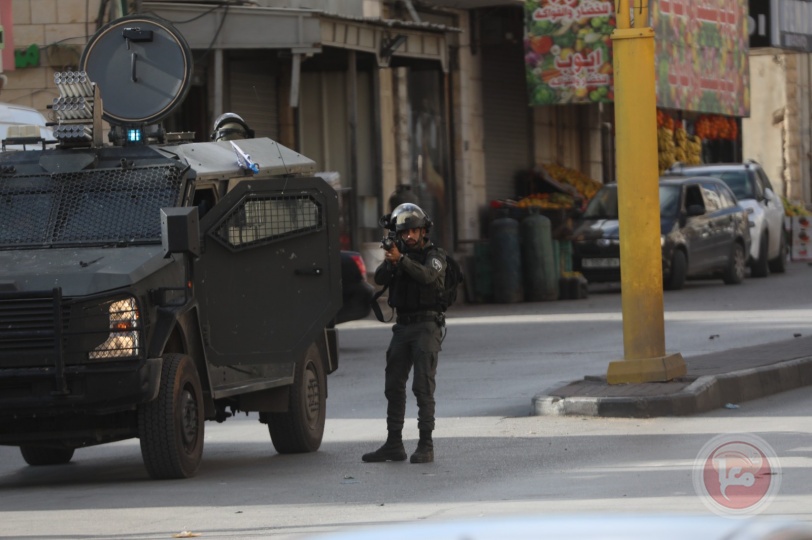 الاحتلال يعتقل 8 مواطنين من عائلة القواسمة في الخليل