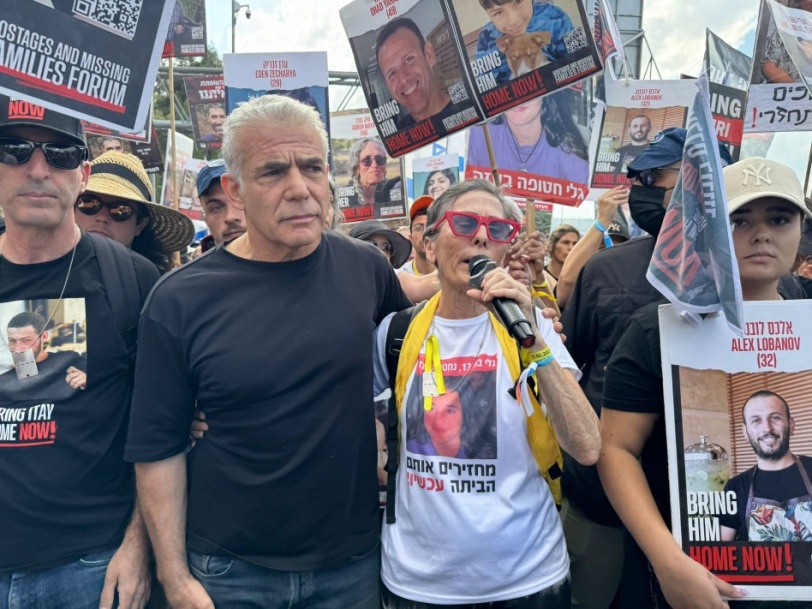 آلاف الإسرائيليين يتظاهرون قبالة مكتب نتنياهو