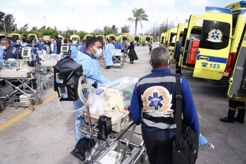 Pictures: Egypt begins receiving premature babies through the Rafah crossing