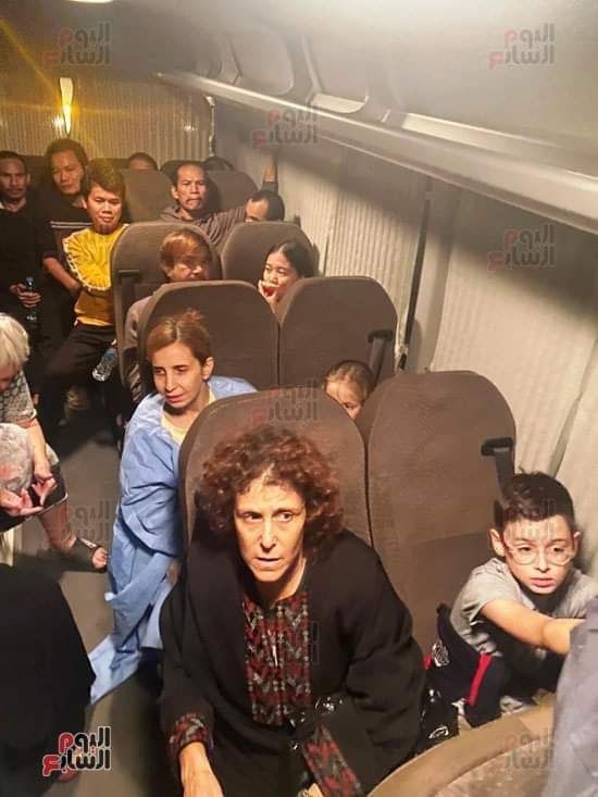 جيش الاحتلال يعلن وصول الاسرى الاسرائيليين الى اسرائيل