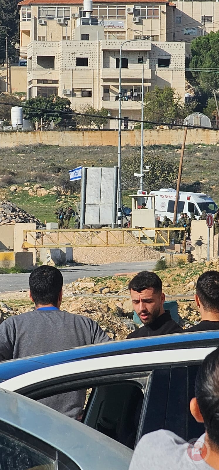 اصابة عدد من جنود الاحتلال بعملية دهس على مدخل مخيم الفوار واصابة المنفذ(صور)