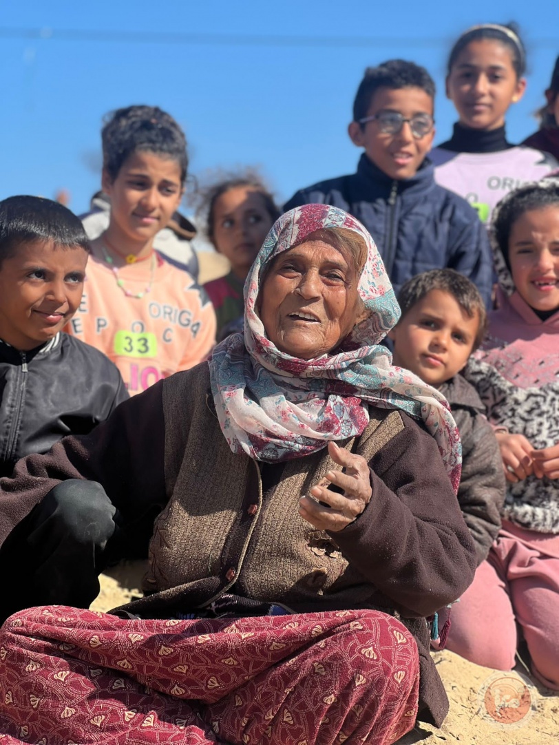 النازحون ينصبون خيامهم داخل الشريط الحدودي بحثا عن الأمان