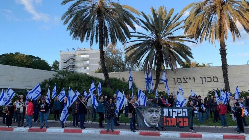 آلاف الإسرائيليين يطالبون بإقالة الحكومة وإعادة الأسرى من غزة