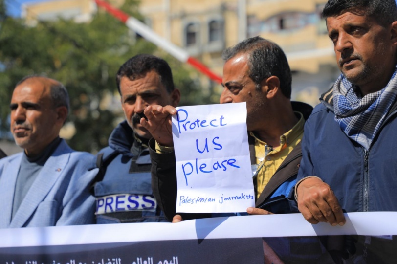 وقفتان للصحفيين برفح ودير البلح للمطالبة بحمايتهم من جرائم الاحتلال