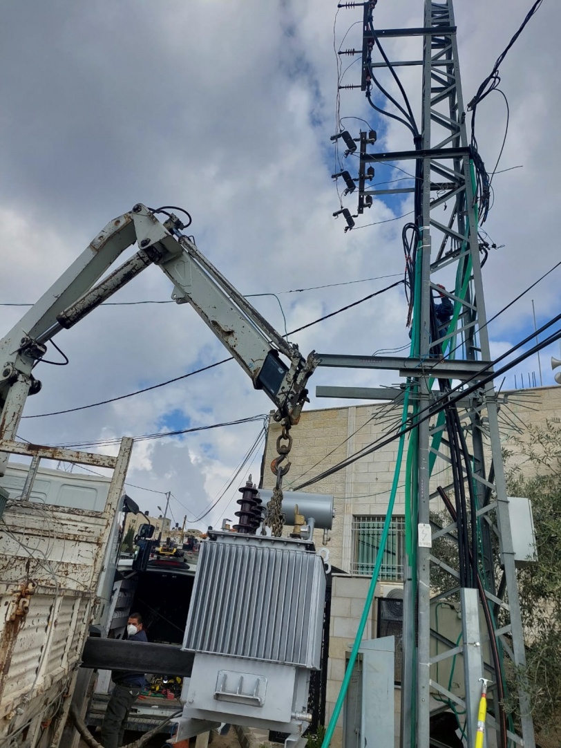 "كهرباء القدس" ترفع قدرة شبكتها في بلدة كوبر شمال رام الله