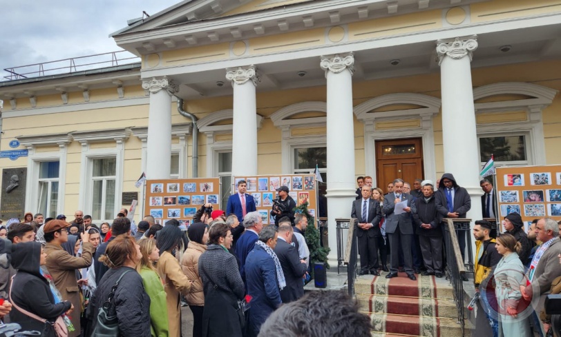 سفارتنا في موسكو تنظم وقفة تضامنية في ذكرى يوم الأرض الـ48