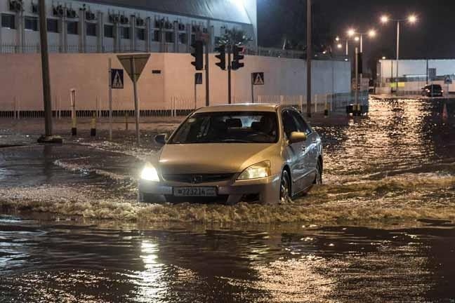 عواصف رعدية "تغرق" بعض دول الخليج في فيضانات عارمة (صور)