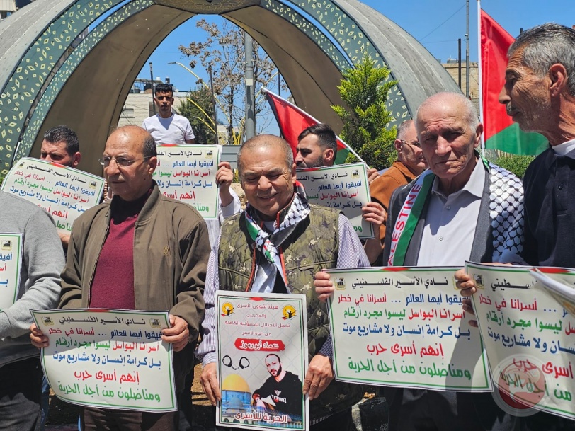 محافظة الخليل تحيي يوم الأسير الفلسطيني بوقفة وطنية جماهيرية