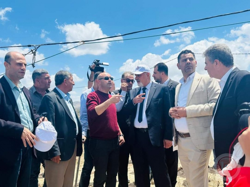وزير الزراعة يحتمع بالمزارعين والهيئات المحلية وتفقد عدد من المشاريع في جنين 