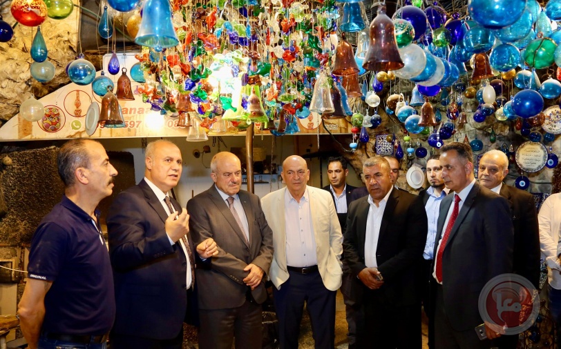 وزراء السياحة والاثار والحكم المحلي والثقافة يتفقدون المواقع التاريخية والاثرية في الخليل