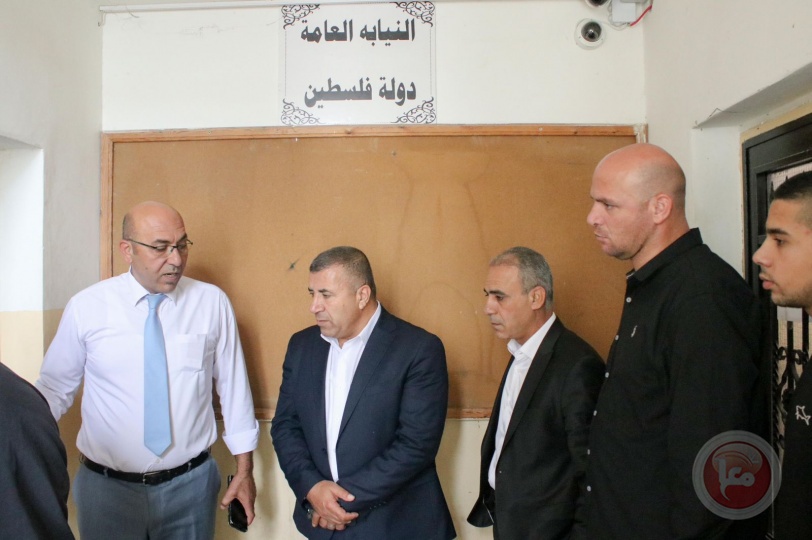 محافظ الخليل يتفقد مقر النيابة العامة في شمال المحافظة