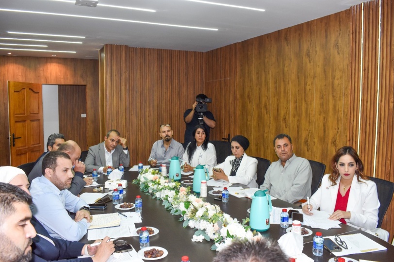 د. أبو هولي: الاعلام ركيزة أساسية في فضح الادعاءات الإسرائيلية المزيفة ضد الاونروا