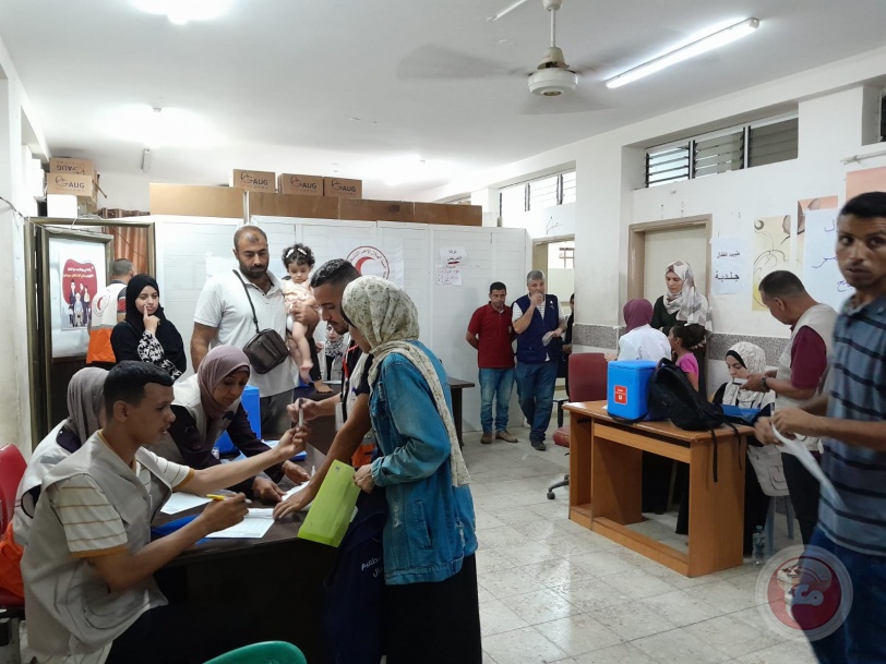 في مركز فتحي عرفات: حملة تطعيم شلل الأطفال تجمع أطفال غزة