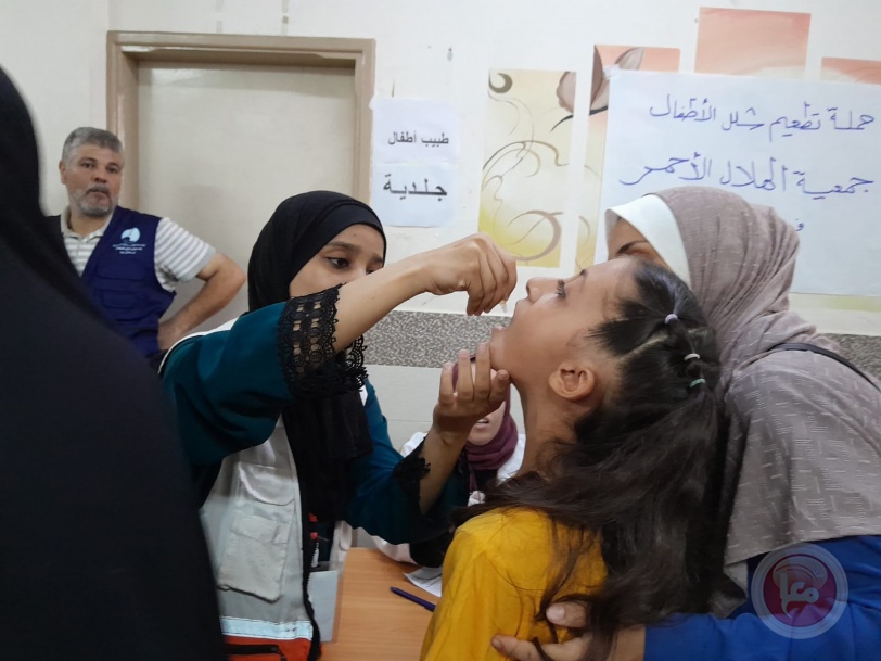في مركز فتحي عرفات: حملة تطعيم شلل الأطفال تجمع أطفال غزة