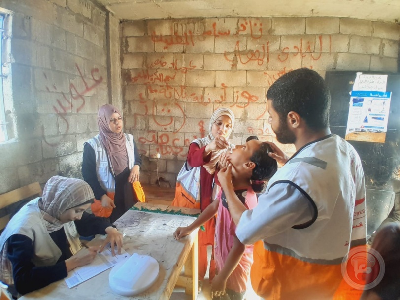 التطعيم في قلب المخيمات: الهلال الأحمر يقدم تطعيمات شلل الأطفال لذوي الإعاقة ومرضى السرطان