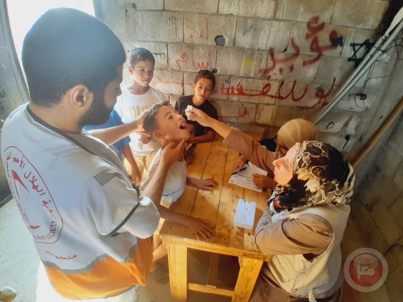 التطعيم في قلب المخيمات: الهلال الأحمر يقدم تطعيمات شلل الأطفال لذوي الإعاقة ومرضى السرطان