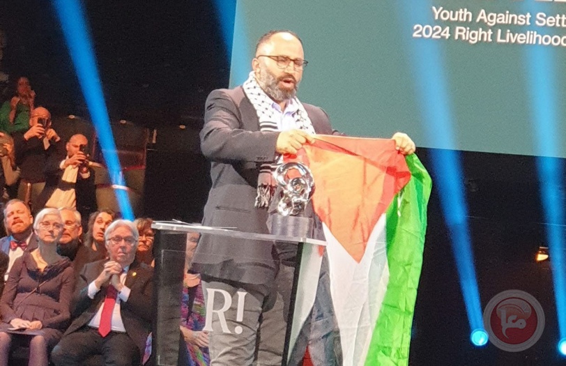 الناشط عمرو يهدي جائزة نوبل البديله للعام 2024  لفلسطين ونسائها