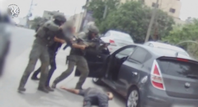 الاحتلال يدعي اعتقال شاب من قلقيلية كان في طريقه لتنفيذ عملية (صور)