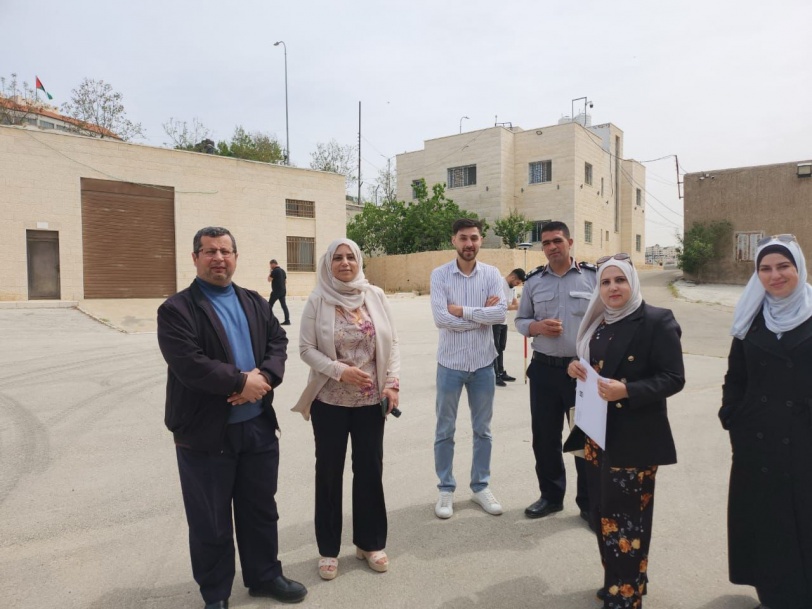 سلطة الاراضي في الخليل تسلم عدة تخصيصات للصالح العام 