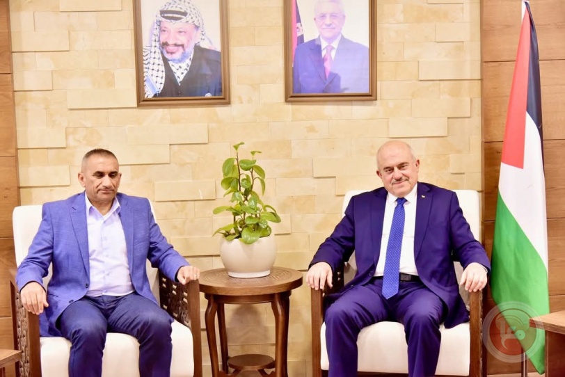 عوض وحجاوي يبحثان الملف الشائك لشركة الكهرباء ويستعرضان قضايا تنموية متعددة