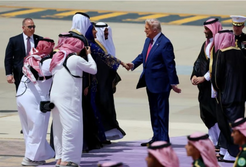 بالصور: الرئيس الأمريكي يصل الى السعودية 