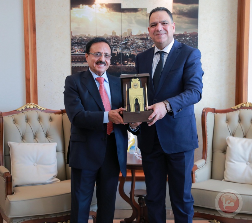الجامعة العربية الأمريكية في زيارة لجهازي الاستخبارات العسكرية والدفاع المدني لتعزيز التعاون المشترك 