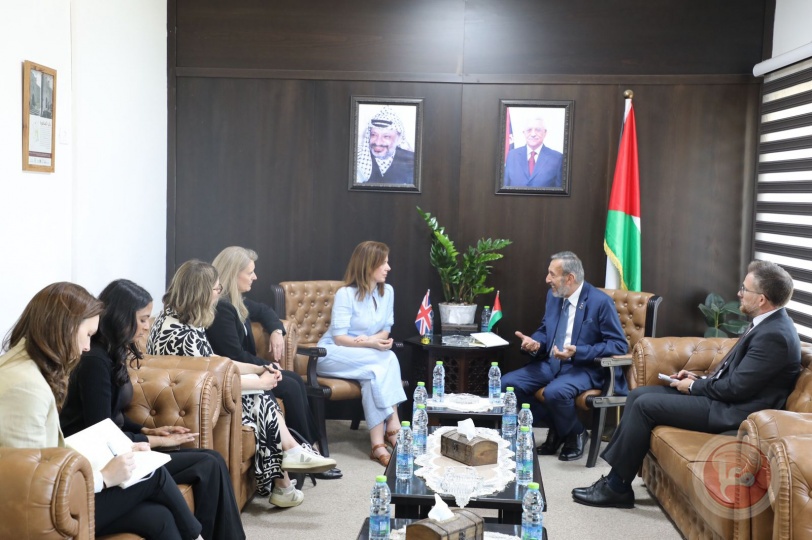 وزير العدل يجتمع مع وفد بريطاني رفيع المستوى ترأسه وزيرة الدولة لشؤون التنمية الدولية