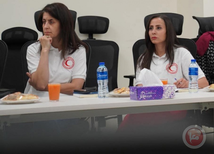 وفد من الحكومة البريطانية يزور جمعية الهلال الأحمر للاطلاع على جهودها الإنسانية في الضفة الغربية وقطاع غزة