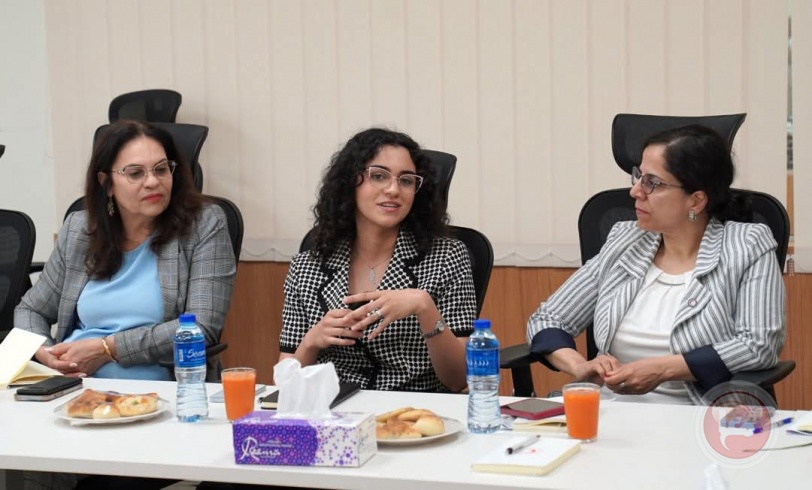 وفد من الحكومة البريطانية يزور جمعية الهلال الأحمر للاطلاع على جهودها الإنسانية في الضفة الغربية وقطاع غزة