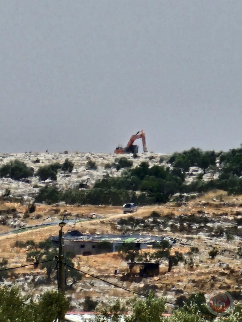 مستوطنون يجرفون أراض في سرطة غرب سلفيت