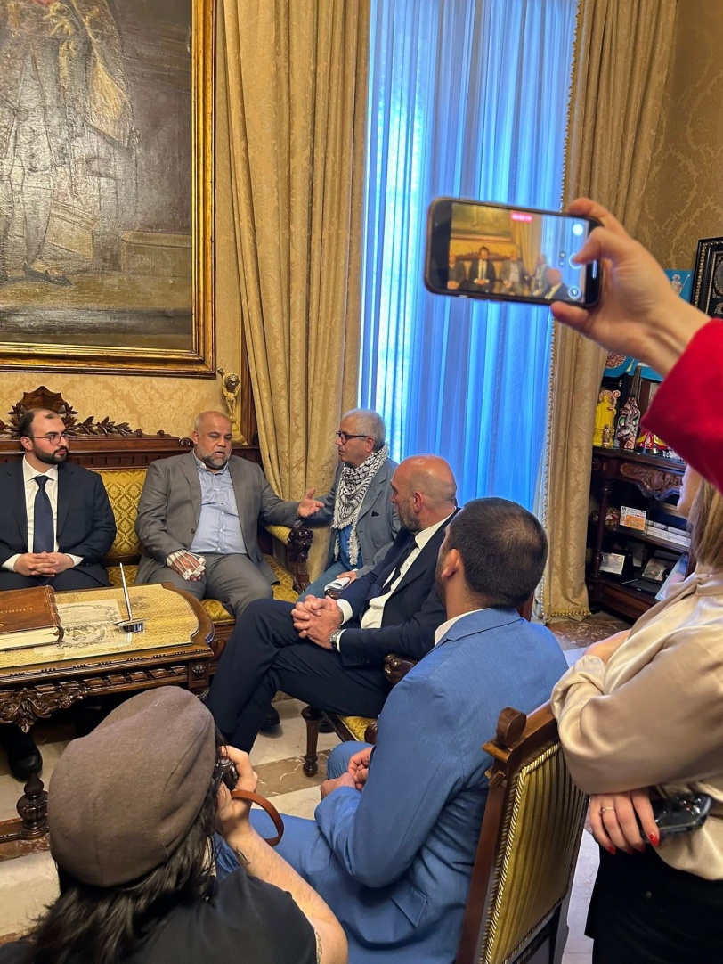 بلدية ماري الإيطالية تمنح الصحفي وائل الدحدوح مفتاح المدينة