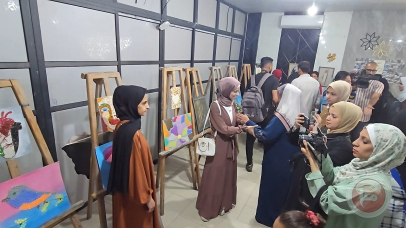 لوحات فنية بايدي المكفوفين بغزة