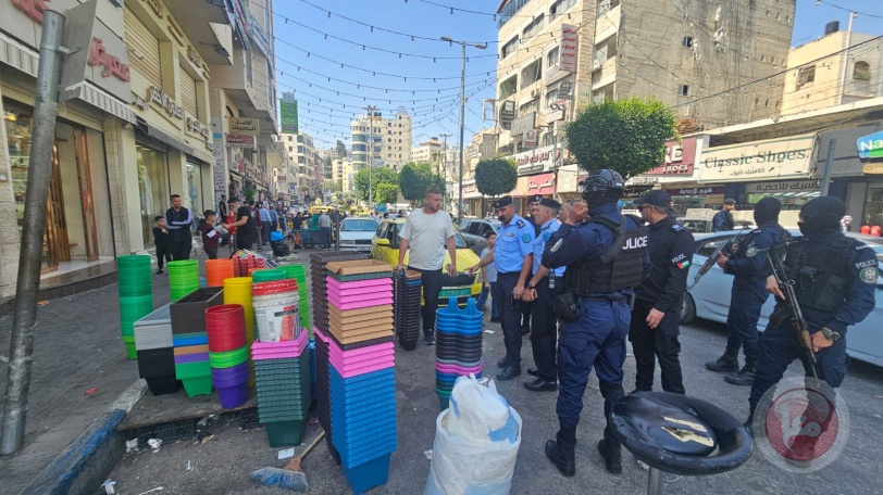 البدء بأزالة التعديات من وسط الخليل