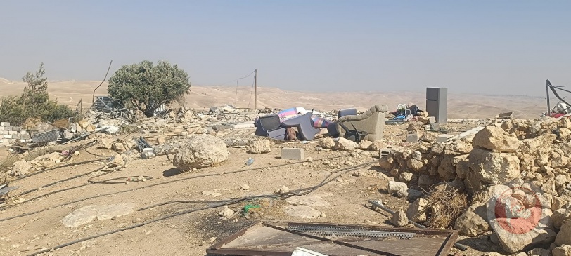 الاحتلال يهدم 10 خيام ومسكنين بمسافر يطا