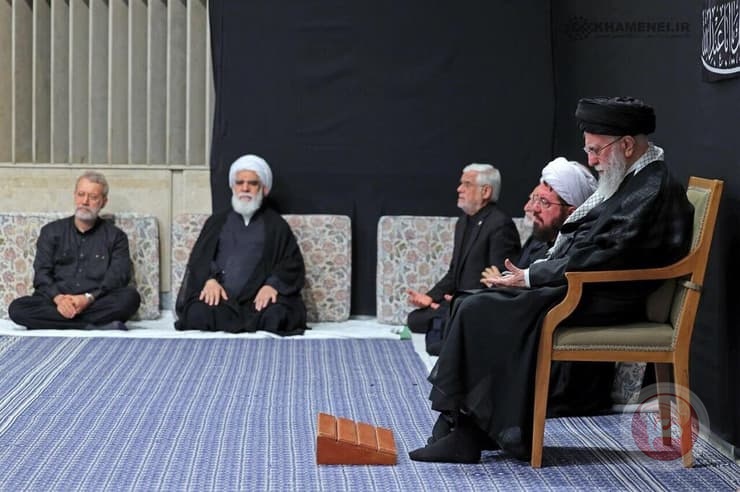 بالصور: خامنئي يظهر علناً لأول مرة منذ الحرب