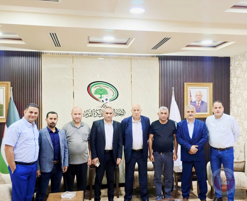 خلال لقائه عوض ..الرجوب يوعز باعتماد "ستاد يطا"محليا ودوليا ورعاية الأكاديمية الرياضية