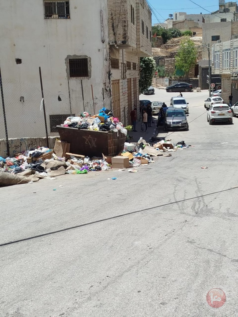نقابة العاملين في بلدية يطا تواصل الإضراب احتجاجاً على تأخر الرواتب