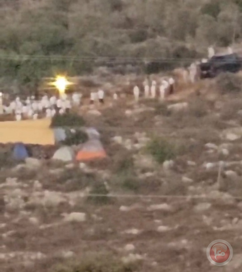مستوطنون ينصبون خياما على أراضي دير استيا غرب سلفيت