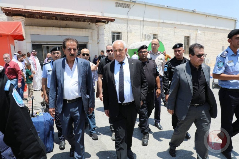 وزير الداخلية الفلسطيني يزور معبر الكرامة