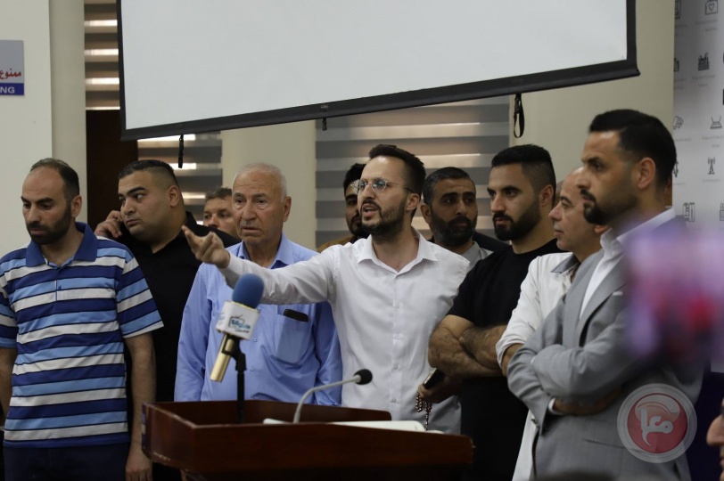 الخليل غاضبة.. دعوات لاستقالة الحكومة وتهديد بالاضراب وشل الاقتصاد 