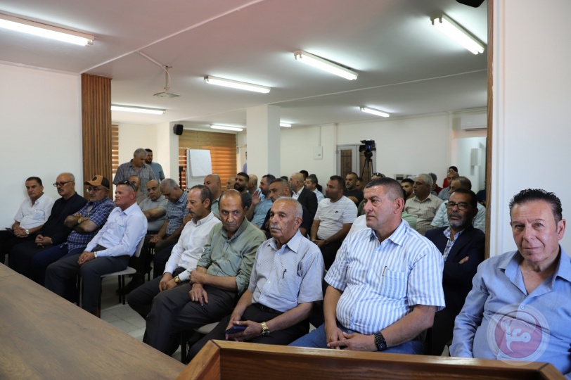 احتجاجًا على الإجراءات الحكومية.. اجتماع هام لرجال الأعمال والتجار والصناع في غرفة تجارة وصناعة شمال الخليل