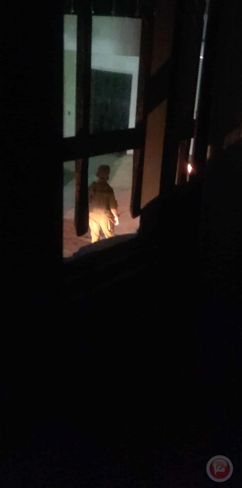 جيش الاحتلال يقتحم مخيم الفوّار ويحوّل منزل امين سر فتح لمركز تحقيق واحتجاز