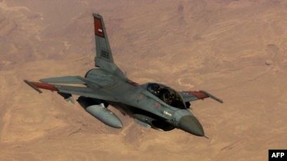 مصادر أمنية: عشرات القتلى من داعش اثر قصف جوي مصري