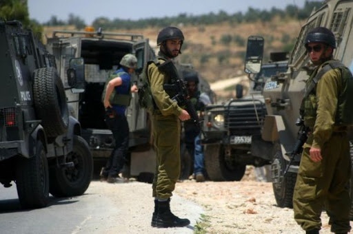 الاحتلال اطلق النار واصاب فلسطينيين حاولا القاء مولوتوف شرق رام الله