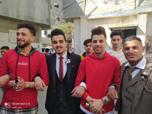 عريس من غزة  يستبدل تكاليف زفافه بشراء سلات عذائية للفقراء